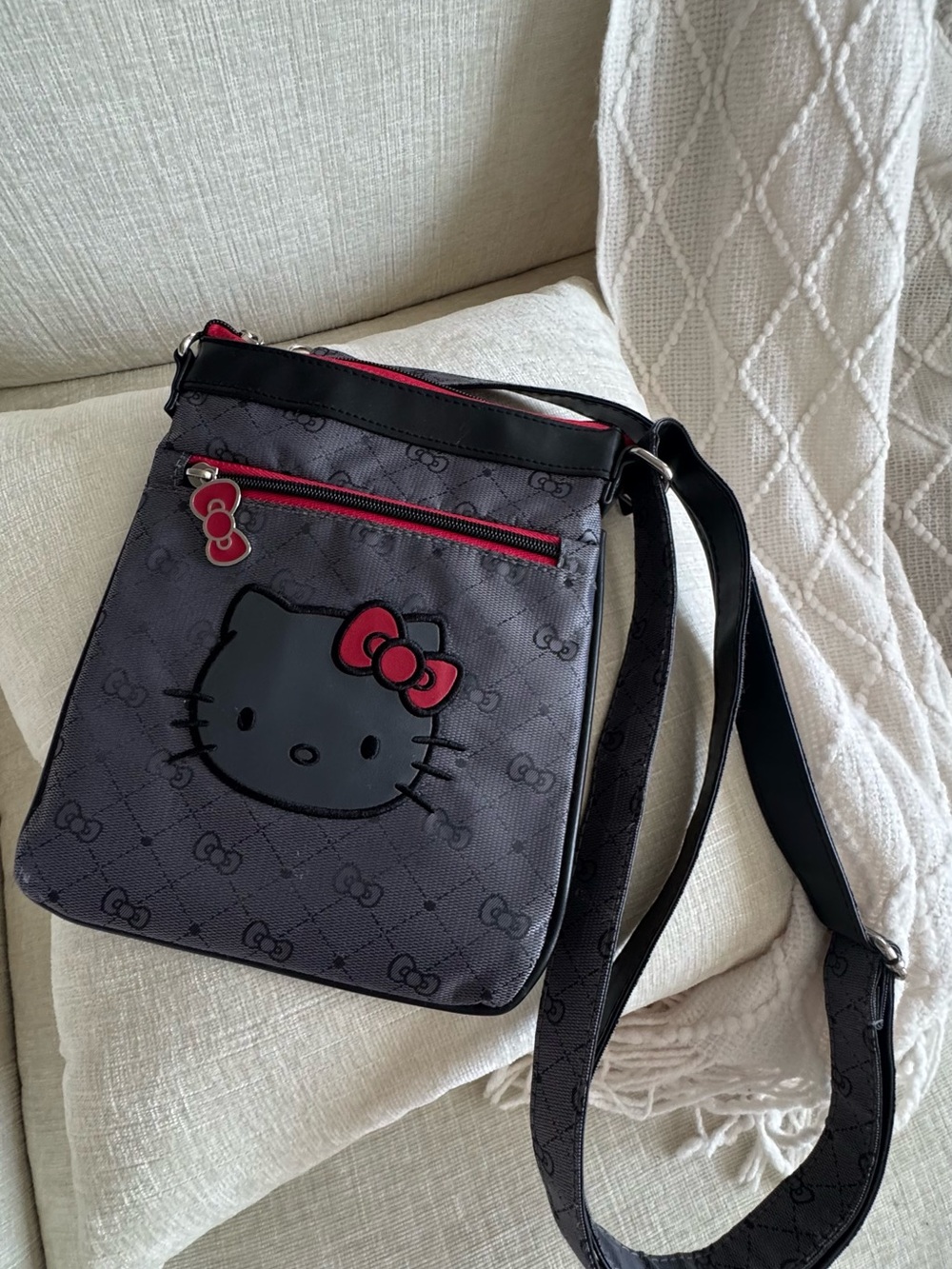 Sanrio Hello Kitty Crossbody Bag Gray Black Red Bow Shoulder Purse 2013